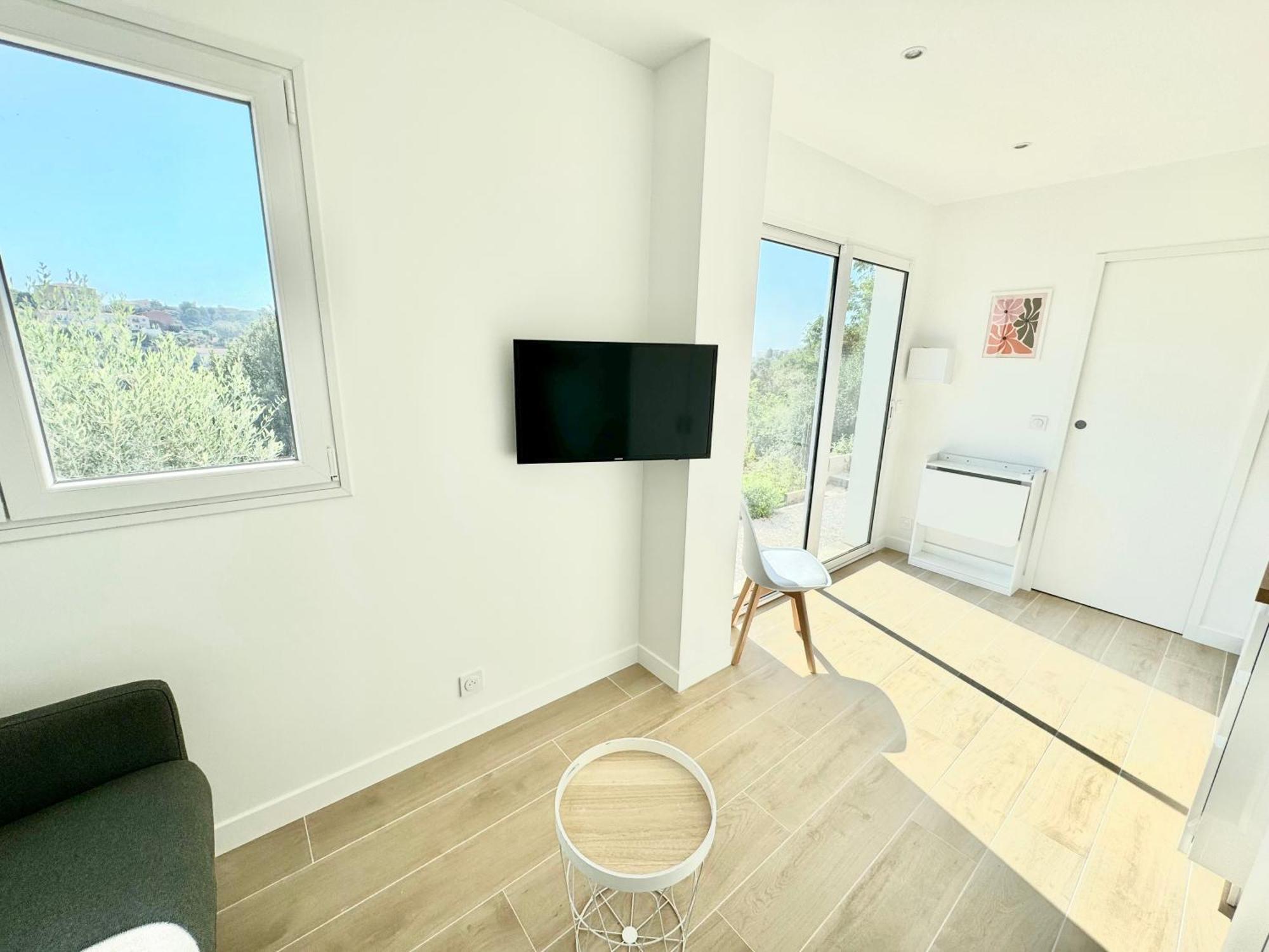3 Independants Dans Avec Piscine Nizza