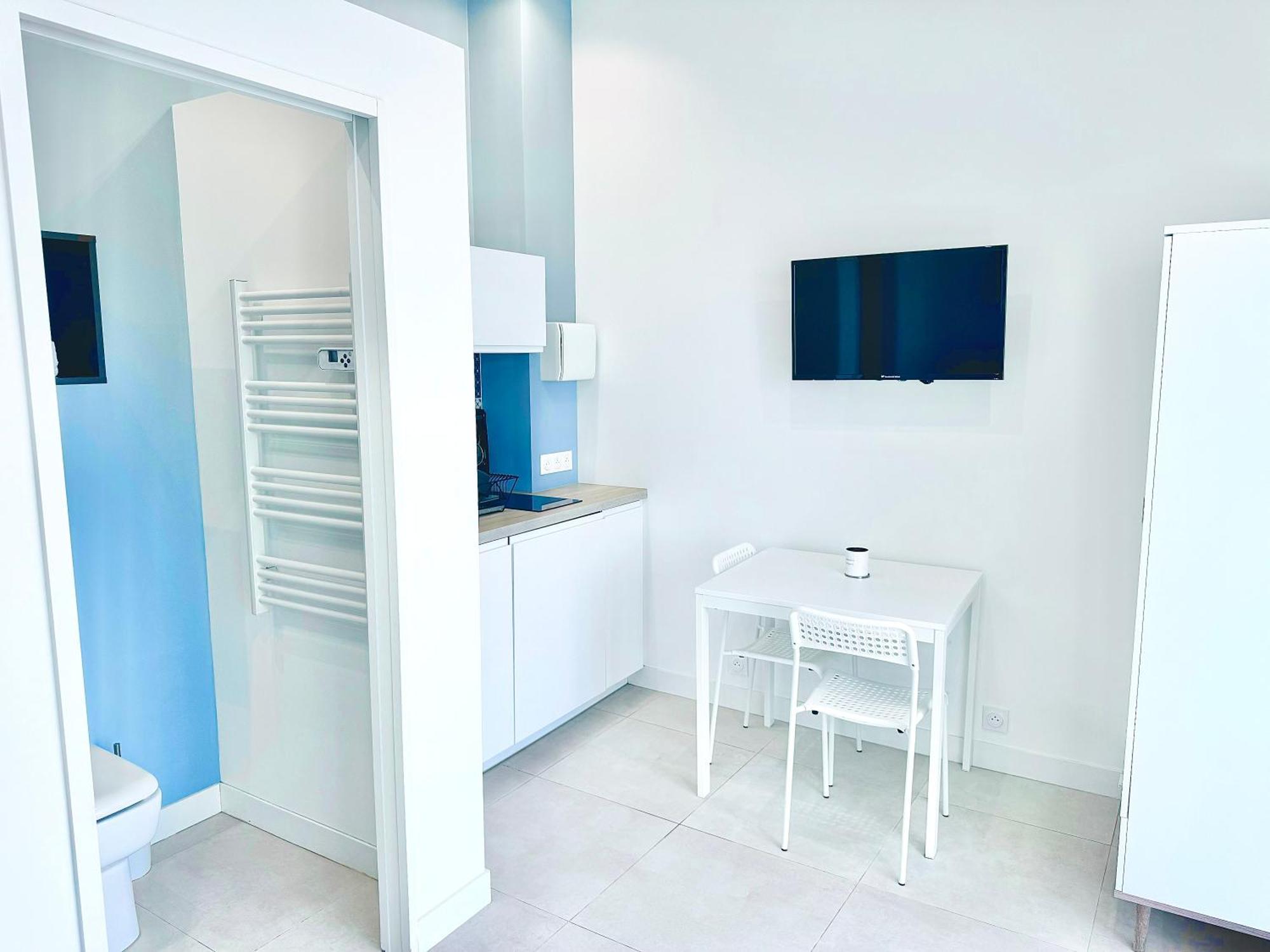 3 Independants Dans Avec Piscine *
